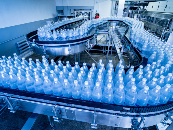 Conveyer belt with bottles