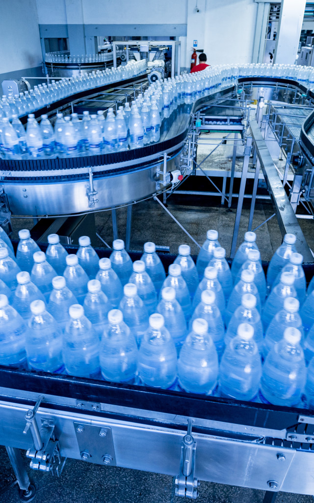 Conveyer belt with bottles